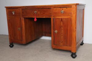 Antique "Lectern" Desk from Siena, 19th century, 1860s, pine. Louis Philippe style, restored. Dimensions: H 77 cm, W 176 cm, D 100 cm